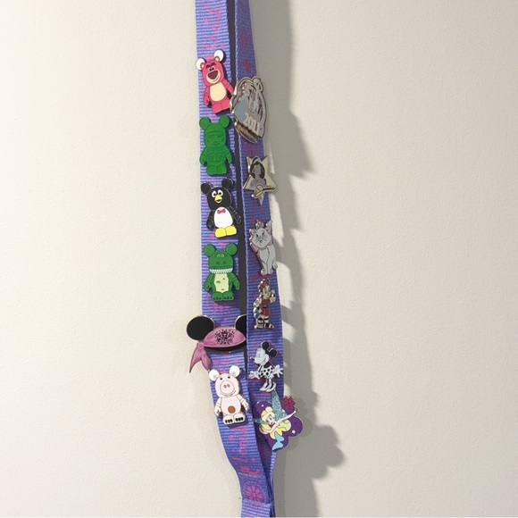 Tinkerbell Pin Trading Lanyard with Pins & Limited Release Lilo & Stitch Key - Picture 7 of 16